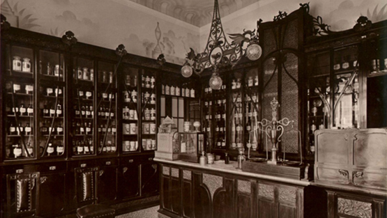 Interno storico della farmacia